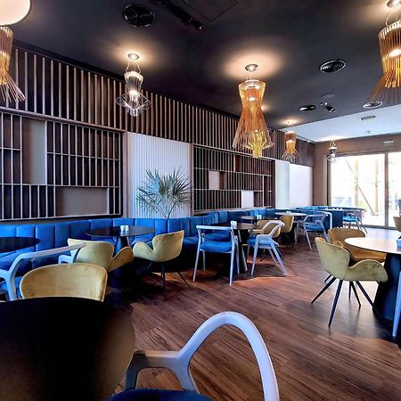 Radisson Blu Aurum Hotel, Brasov Bagian luar foto The interior of the lounge