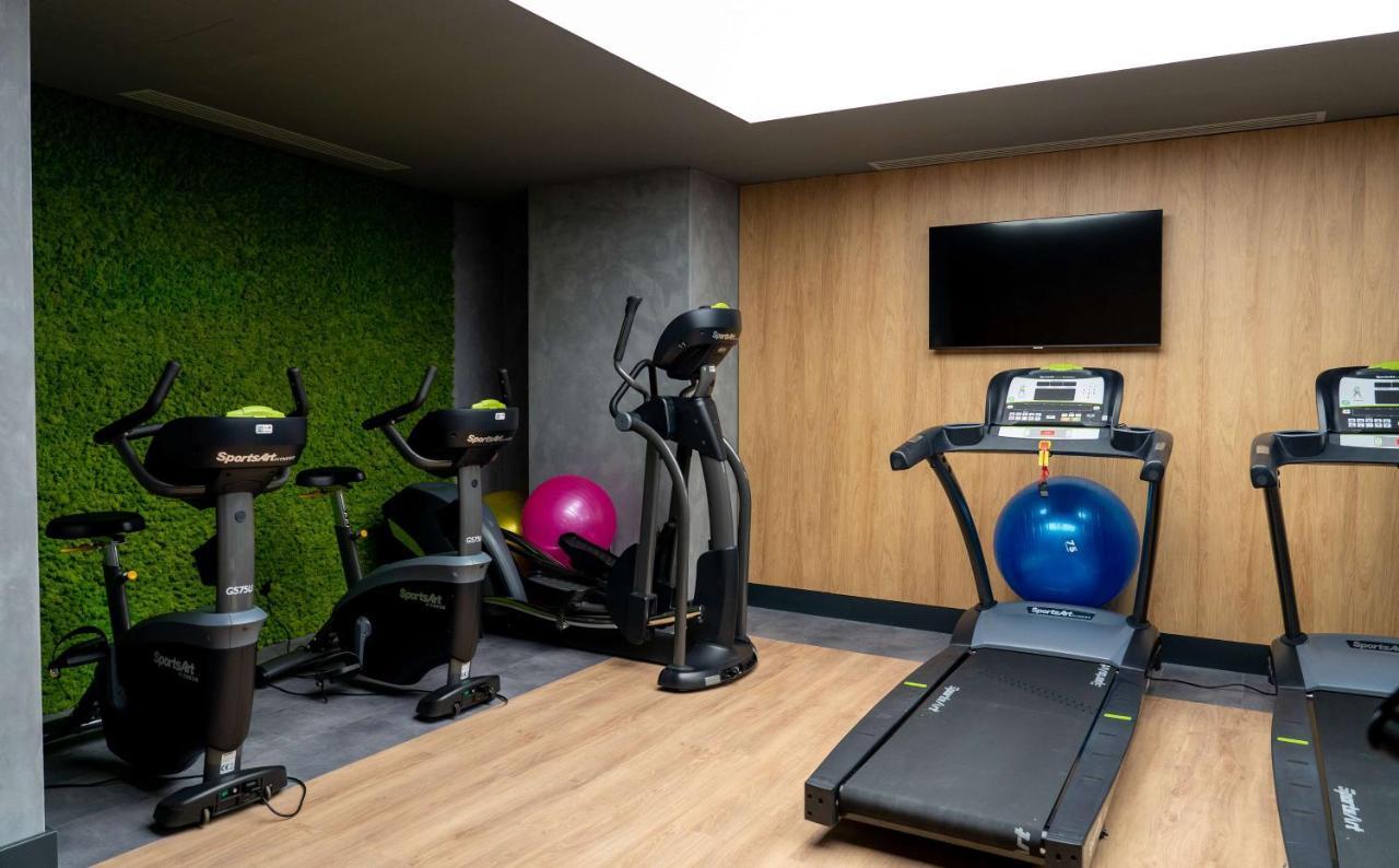 Radisson Blu Aurum Hotel, Brasov Bagian luar foto The gym at the hotel