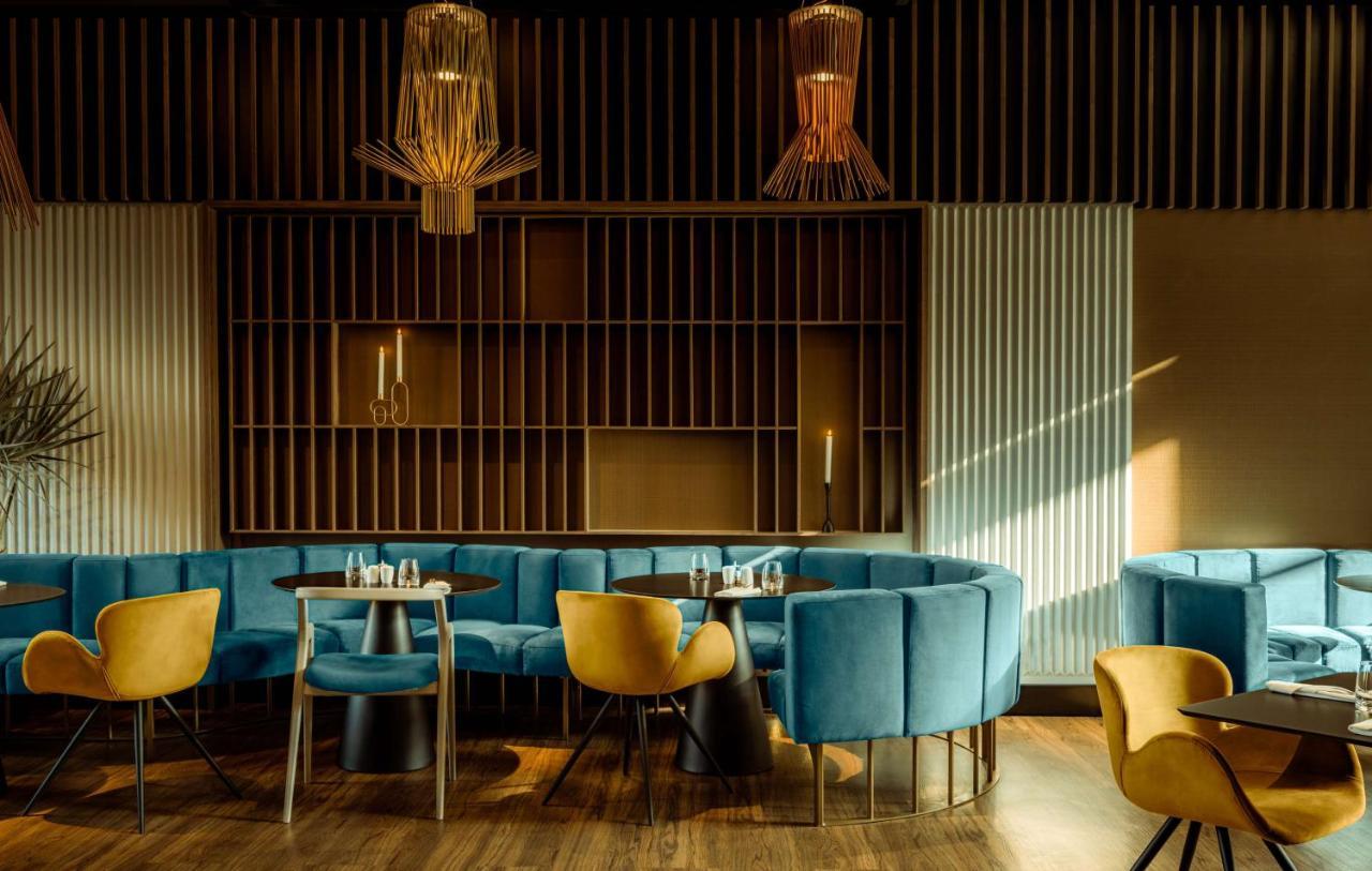 Radisson Blu Aurum Hotel, Brasov Bagian luar foto Restaurant