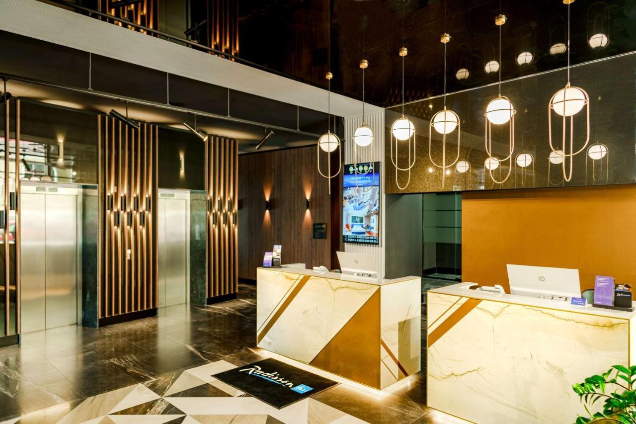 Radisson Blu Aurum Hotel, Brasov Bagian luar foto The lobby of the hotel