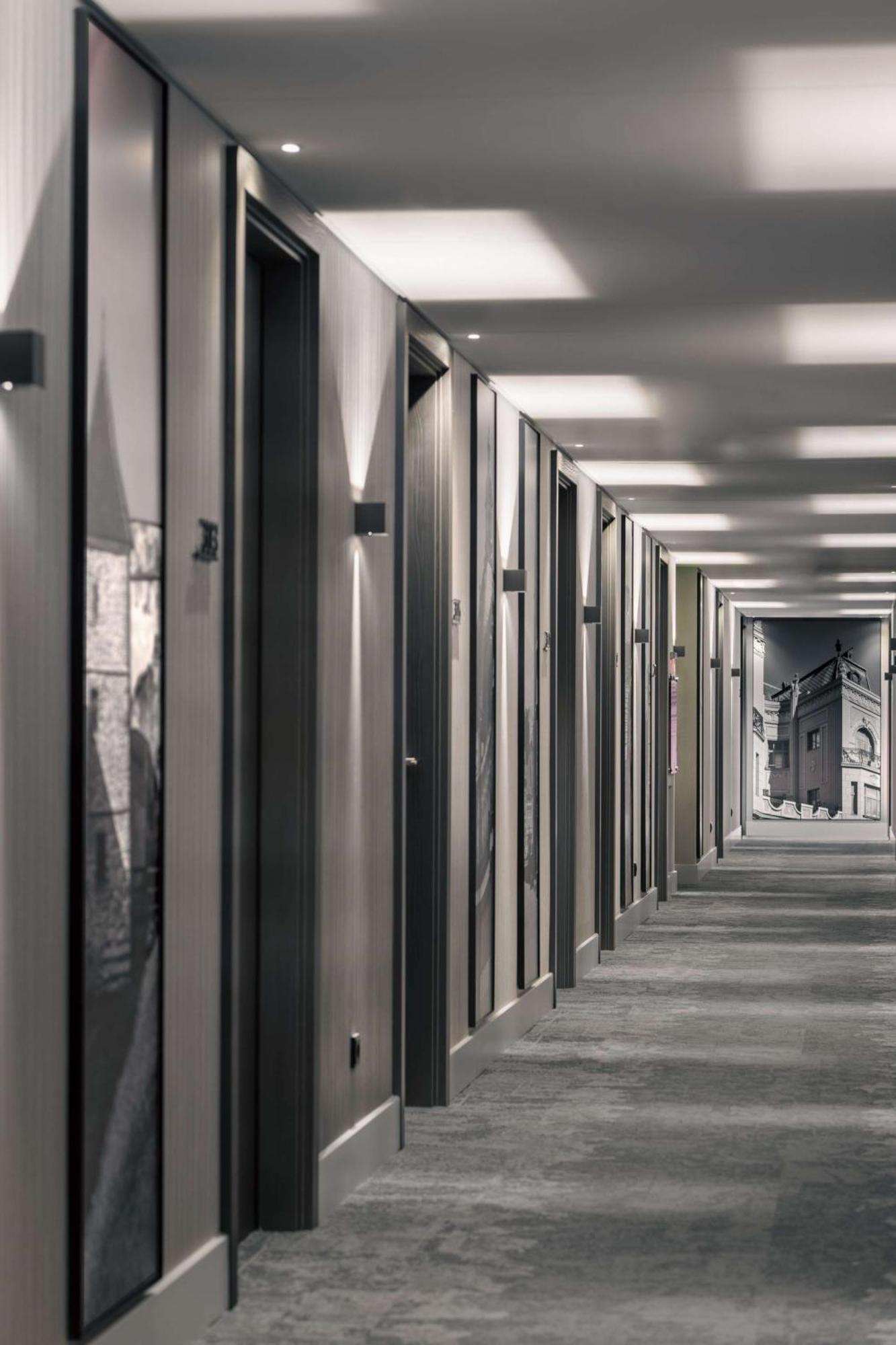 Radisson Blu Aurum Hotel, Brasov Bagian luar foto A corridor at the University of Bath