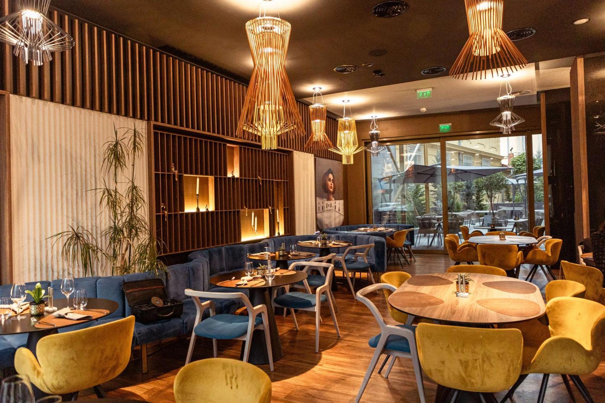 Radisson Blu Aurum Hotel, Brasov Bagian luar foto Restaurant interior